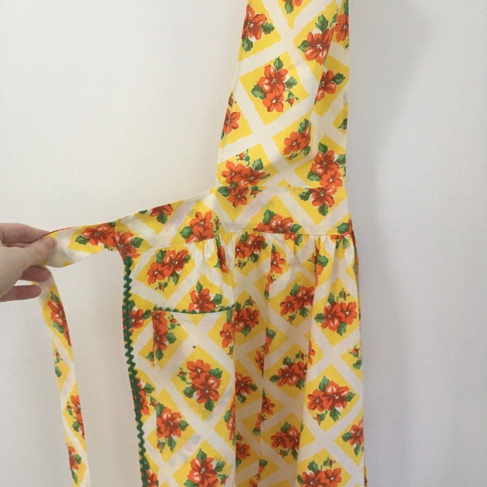 Bright Vintage Apron 🌼